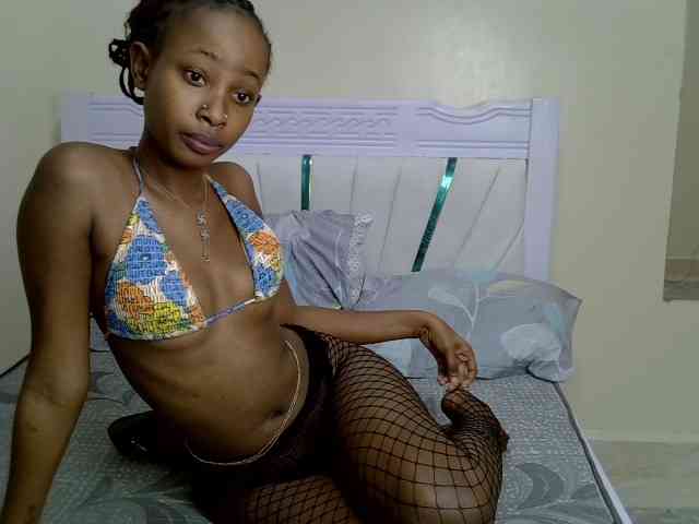 PetiteNoir webcam