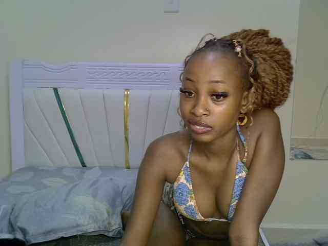 PetiteNoir webcam