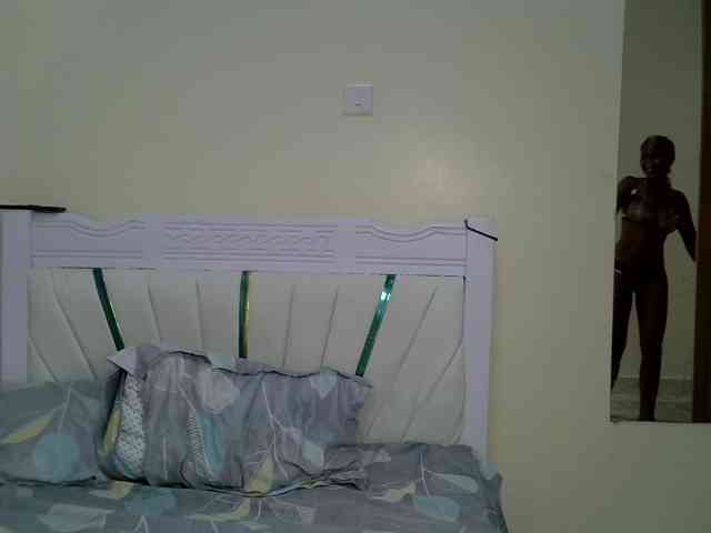 PetiteNoir webcam
