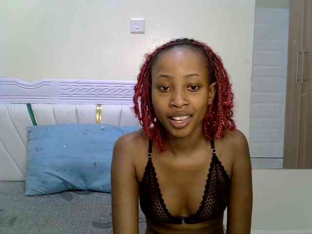 PetiteNoir webcam