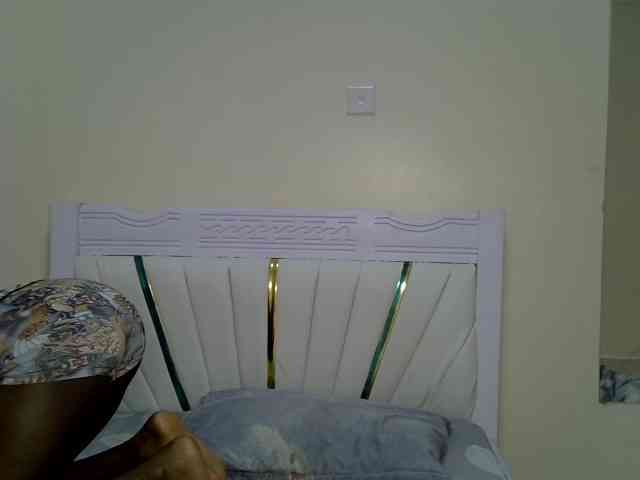 PetiteNoir webcam