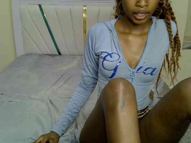 PetiteNoir webcam