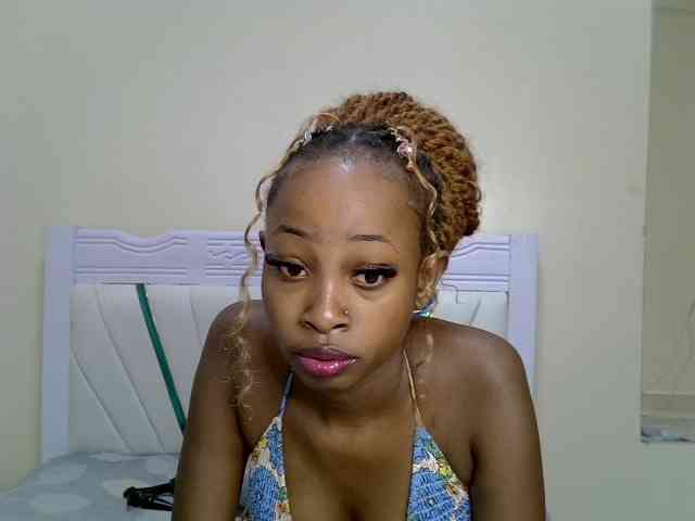 PetiteNoir webcam