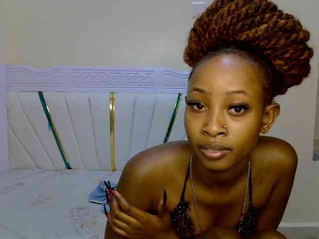PetiteNoir webcam