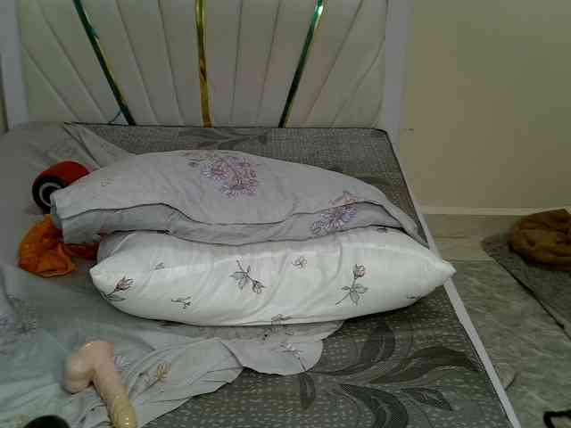 PetiteNoir webcam