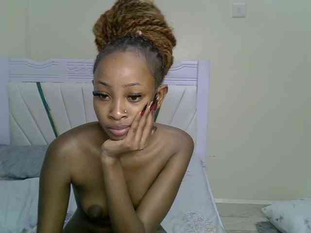 PetiteNoir webcam