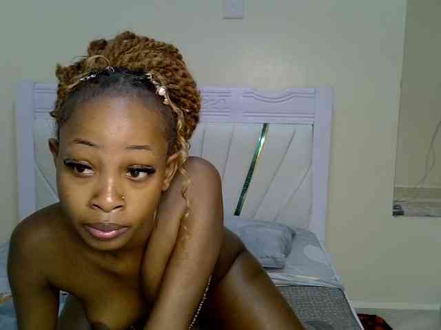 PetiteNoir webcam
