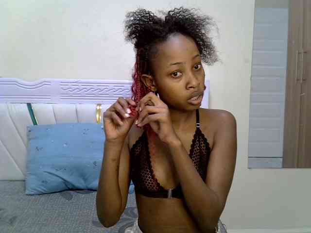 PetiteNoir webcam