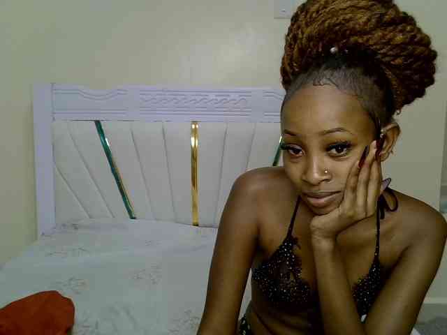 PetiteNoir webcam