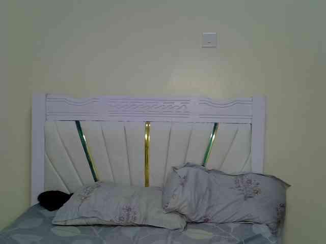 PetiteNoir webcam