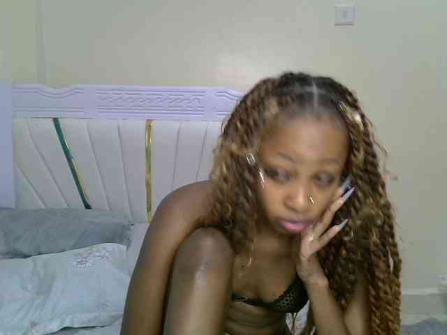 PetiteNoir webcam