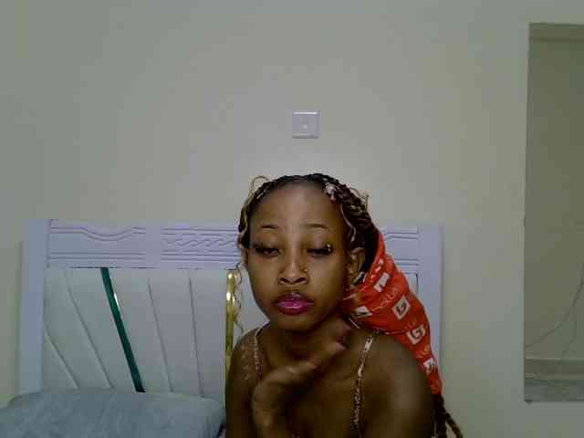 PetiteNoir webcam