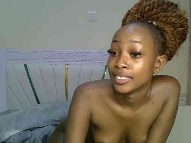 PetiteNoir webcam