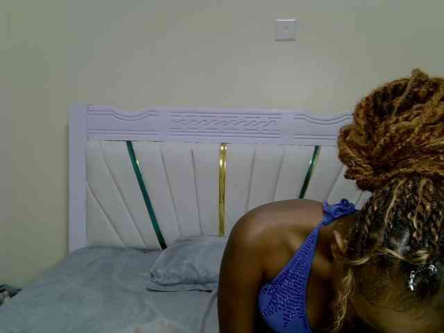 PetiteNoir webcam