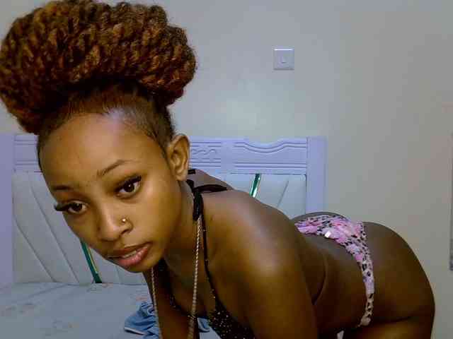 PetiteNoir webcam