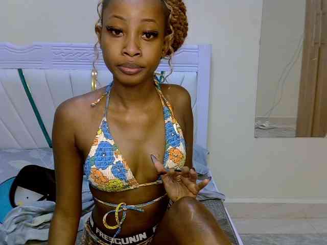 PetiteNoir webcam
