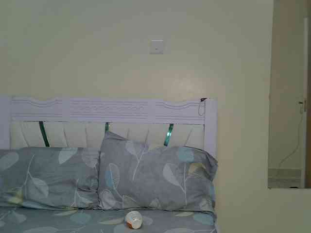 PetiteNoir webcam