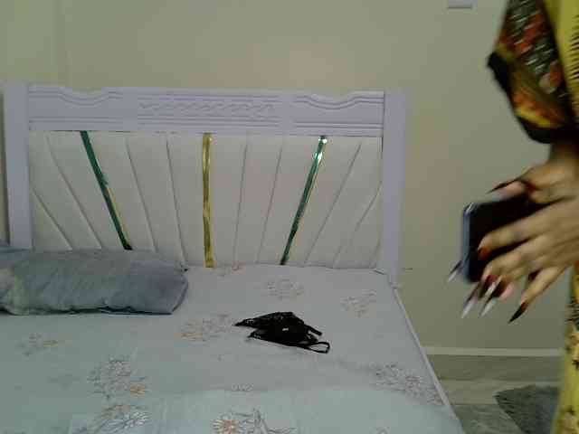 PetiteNoir webcam