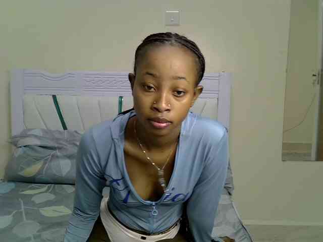 PetiteNoir webcam
