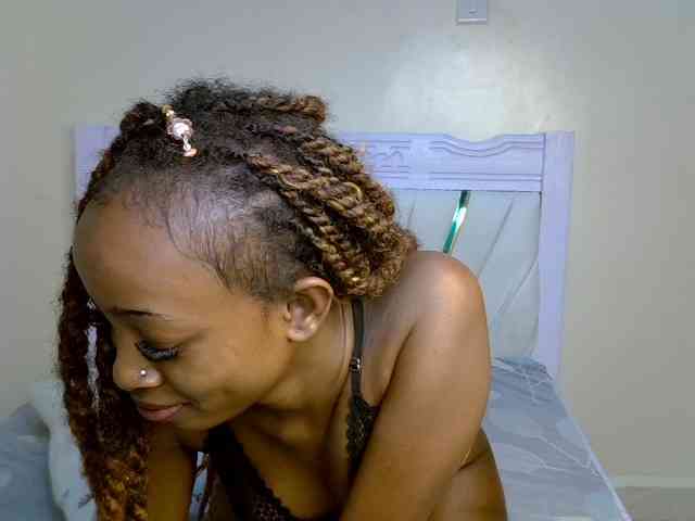 PetiteNoir webcam