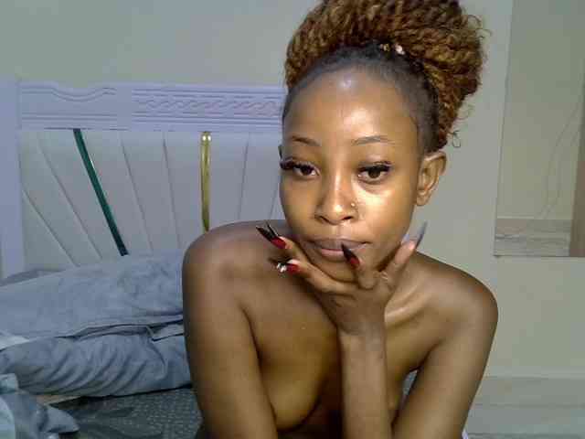 PetiteNoir webcam