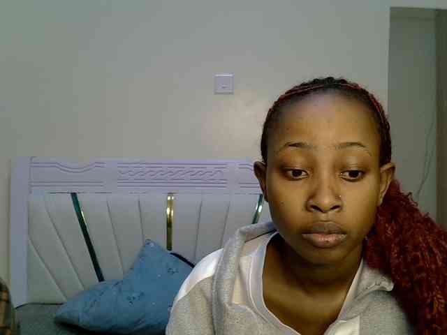 PetiteNoir webcam