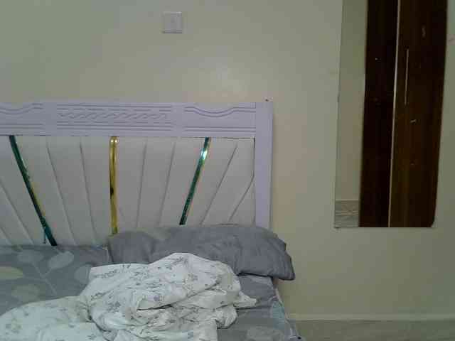 PetiteNoir webcam