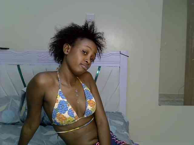 PetiteNoir webcam