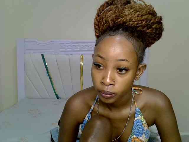 PetiteNoir webcam