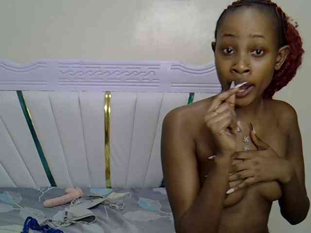 PetiteNoir webcam