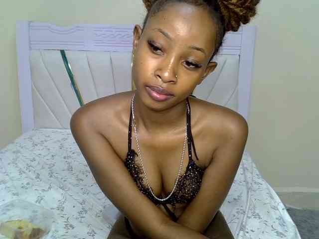 PetiteNoir webcam