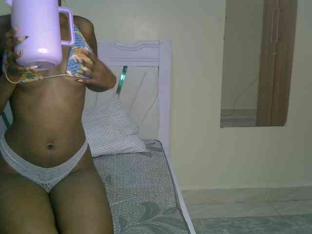 PetiteNoir webcam