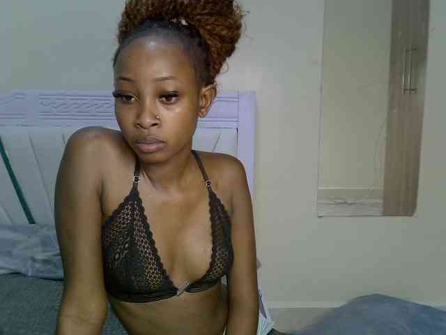 PetiteNoir webcam