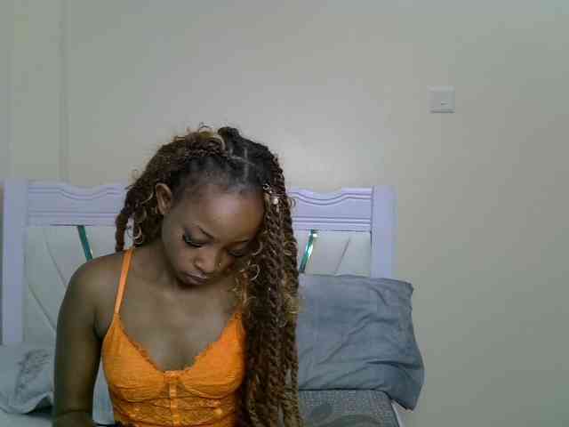 PetiteNoir webcam