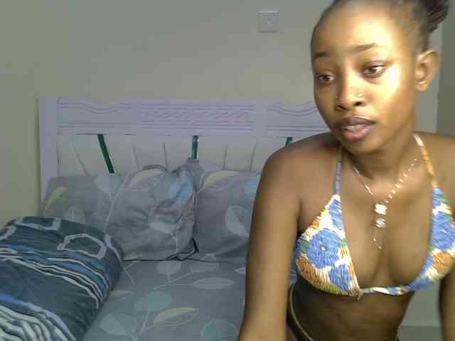 PetiteNoir webcam