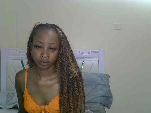 PetiteNoir webcam