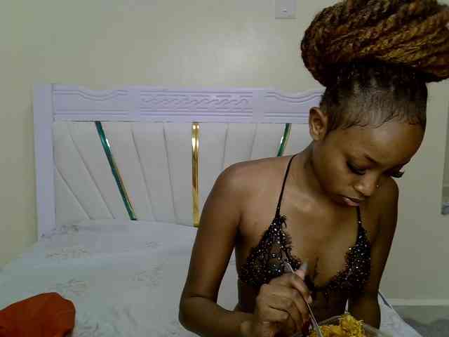 PetiteNoir webcam