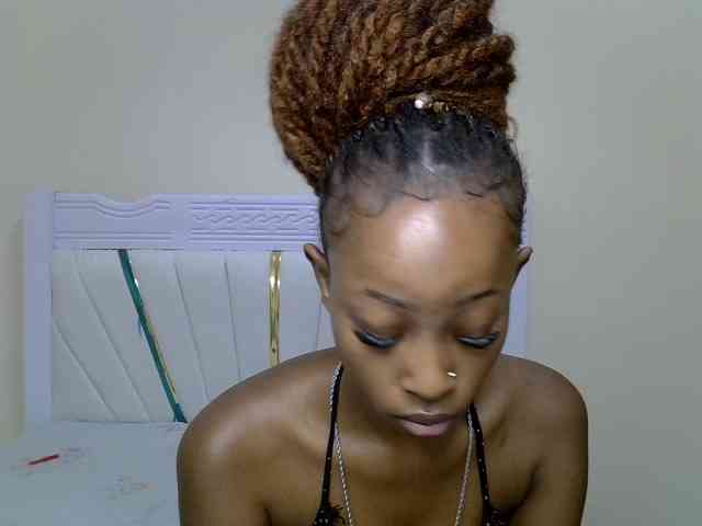 Model: PetiteNoir