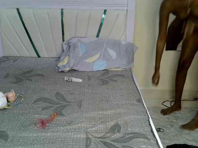 PetiteNoir webcam