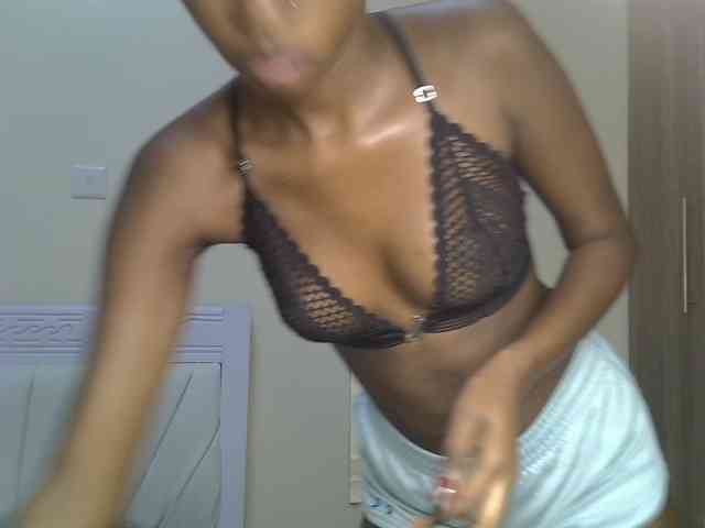 PetiteNoir webcam