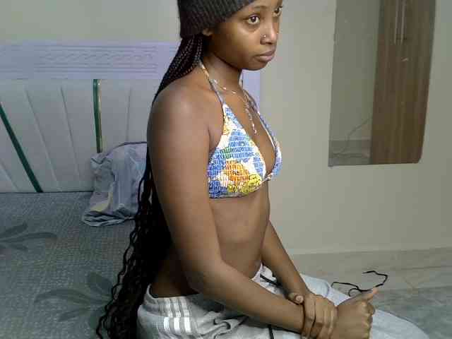 PetiteNoir webcam