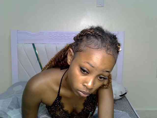 PetiteNoir webcam