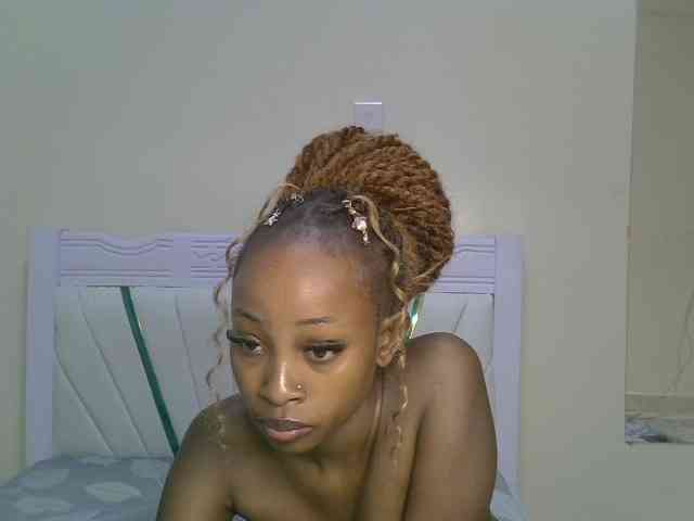 PetiteNoir webcam