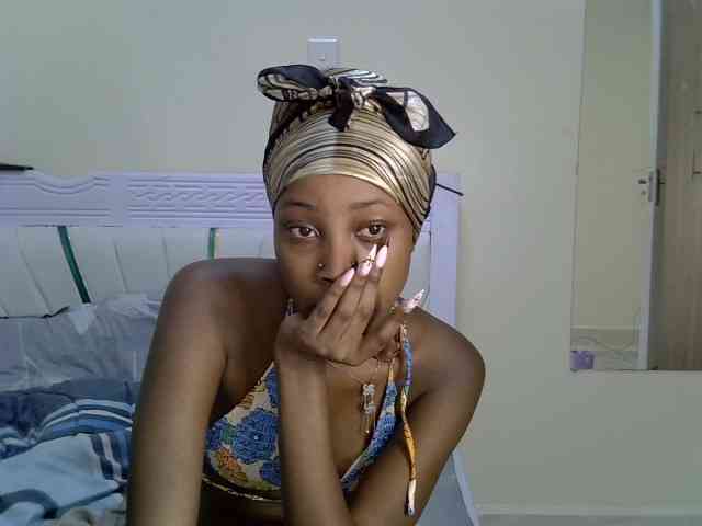 PetiteNoir webcam