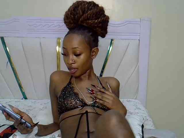 PetiteNoir webcam