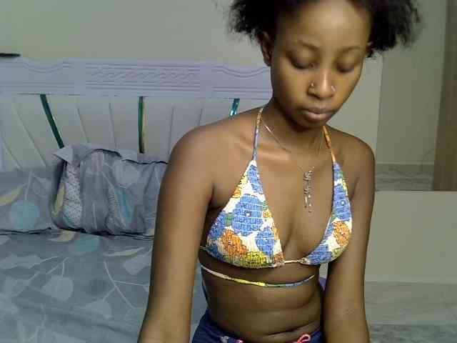 PetiteNoir webcam