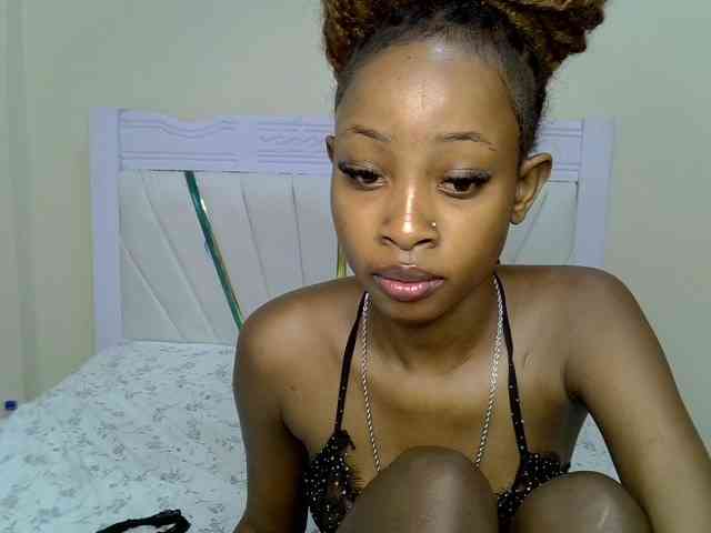 PetiteNoir webcam