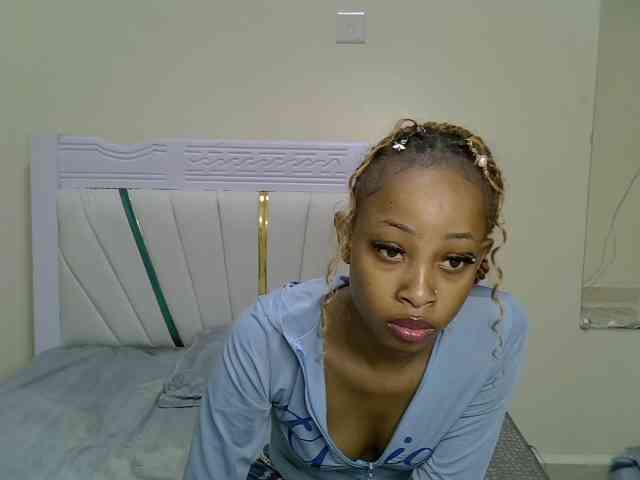 PetiteNoir webcam
