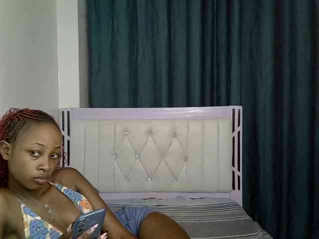 PetiteNoir webcam