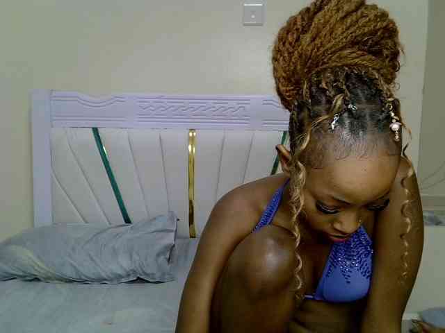PetiteNoir webcam